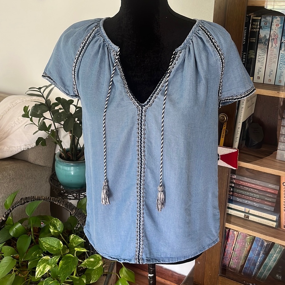 dip chambray short sleeve blouse